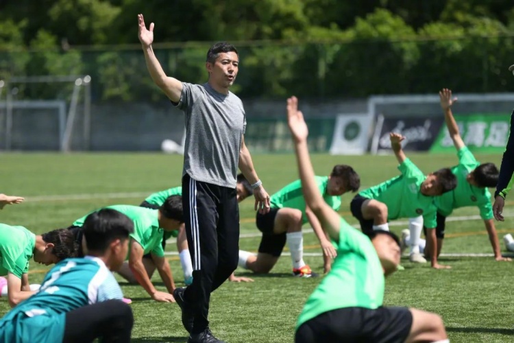 日籍体能讲师咲花正弥来访浙江队，为青训梯队进行专项培训