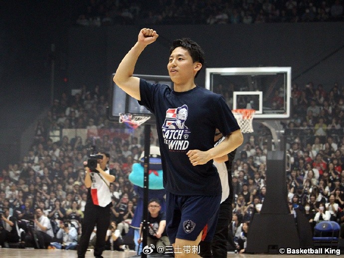 横滨海盗为河村勇辉举行NBA出发仪式门票早早售罄现场人头攒动